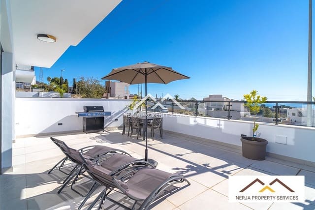 3 makuuhuone Huvila myytävänä paikassa Centro, Nerja mukana uima-altaan 
autotalli - 829 000 € (Ref: 9579015)