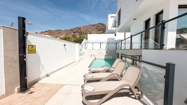 3 sypialnia Willa na sprzedaż w Centro, Nerja z basenem garażem - 789 000 € (Ref: 9579015)
