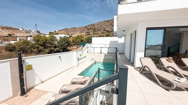 3 sypialnia Willa na sprzedaż w Centro, Nerja z basenem garażem - 789 000 € (Ref: 9579015)