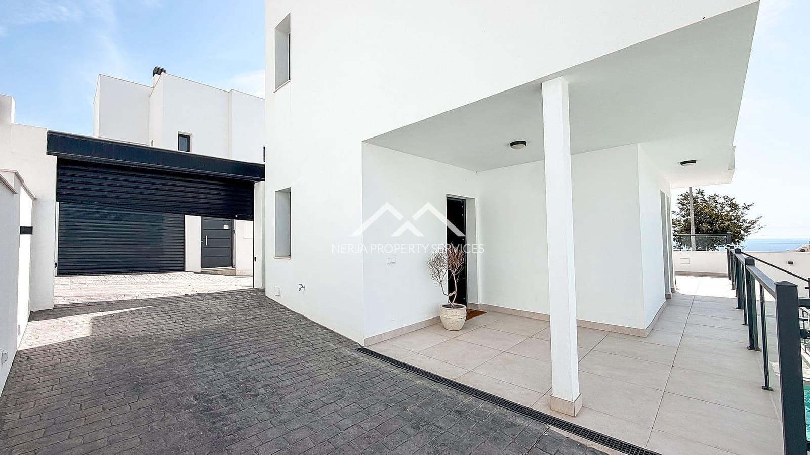 3 bedroom Villa for sale in Nerja with pool garage - € 789,000 (Ref: 9579015)