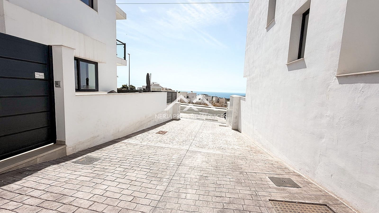 3 bedroom Villa for sale in Nerja with pool garage - € 789,000 (Ref: 9579015)