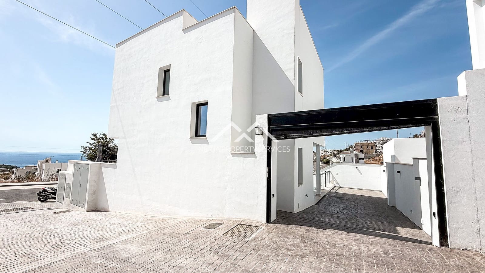 3 bedroom Villa for sale in Nerja with pool garage - € 789,000 (Ref: 9579015)