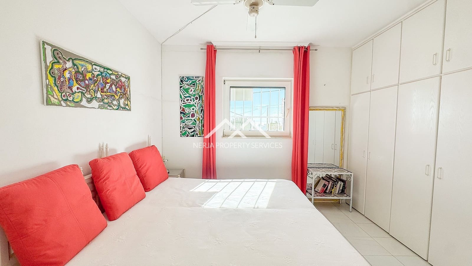 3 soveværelse Villa til salg i Nerja med swimmingpool - € 695.000 (Ref: 9611871)