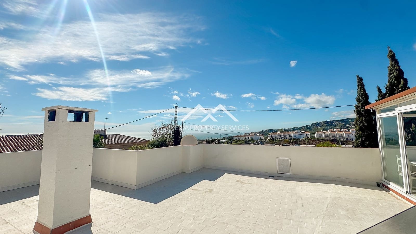 3 soveværelse Villa til salg i Nerja med swimmingpool - € 695.000 (Ref: 9611871)