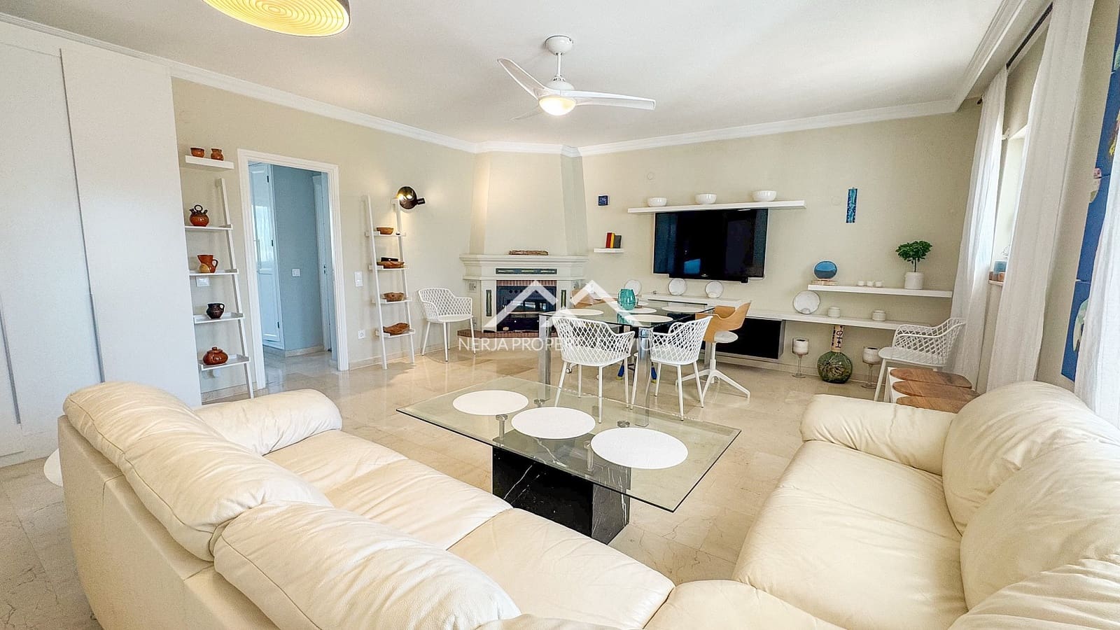 3 soveværelse Villa til salg i Nerja med swimmingpool - € 695.000 (Ref: 9611871)