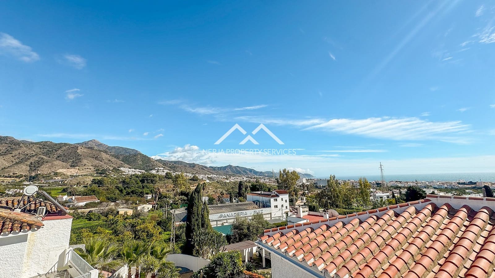 3 soveværelse Villa til salg i Nerja med swimmingpool - € 695.000 (Ref: 9611871)