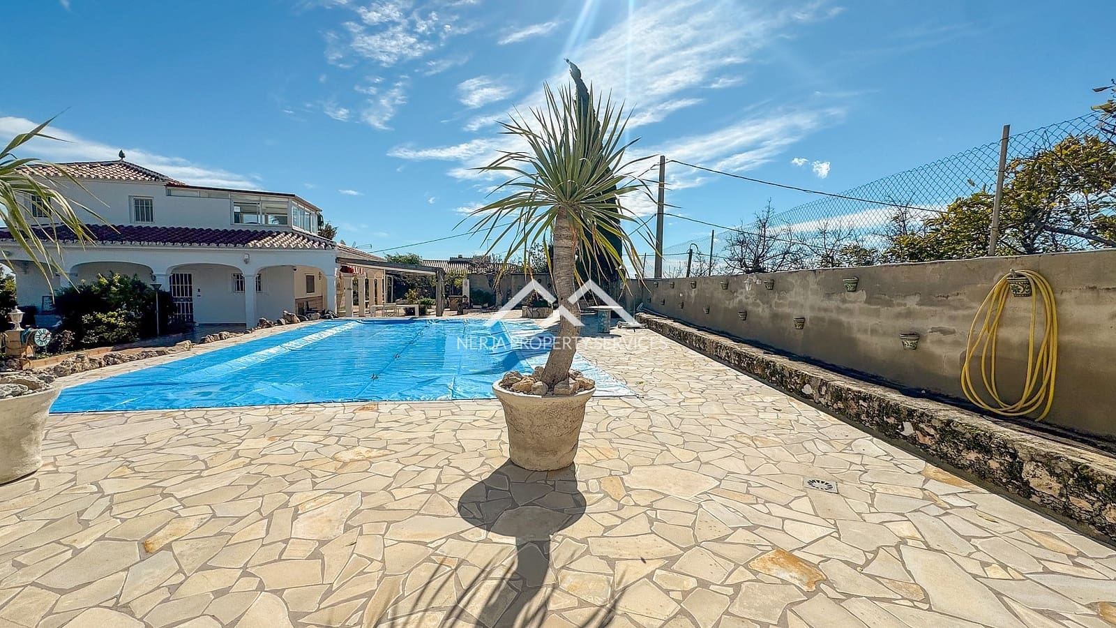 3 soveværelse Villa til salg i Nerja med swimmingpool - € 695.000 (Ref: 9611871)