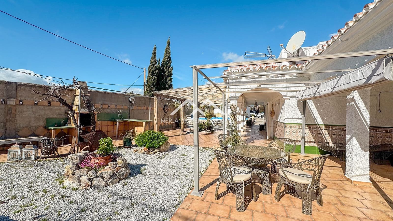 3 soveværelse Villa til salg i Nerja med swimmingpool - € 695.000 (Ref: 9611871)