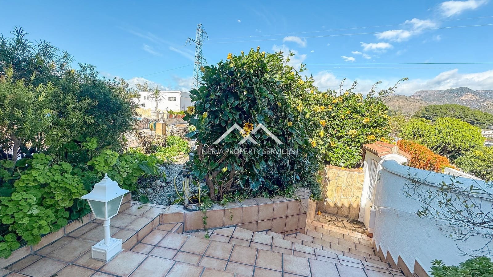 3 soveværelse Villa til salg i Nerja med swimmingpool - € 695.000 (Ref: 9611871)