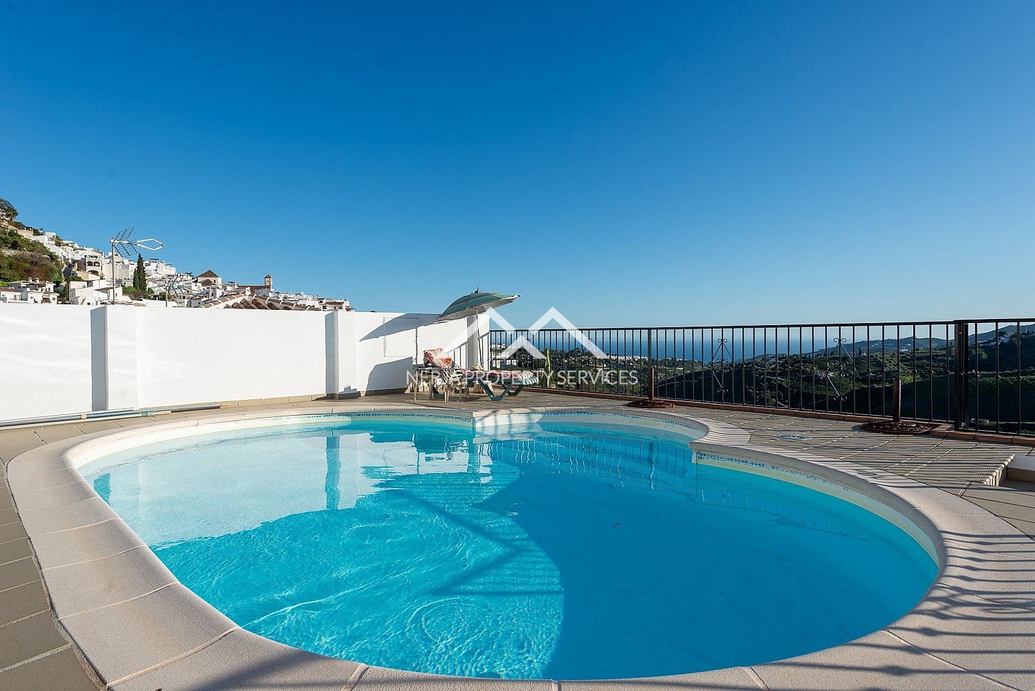 2 bedroom Apartment for sale in Frigiliana with pool - € 230,000 (Ref: 9699681)