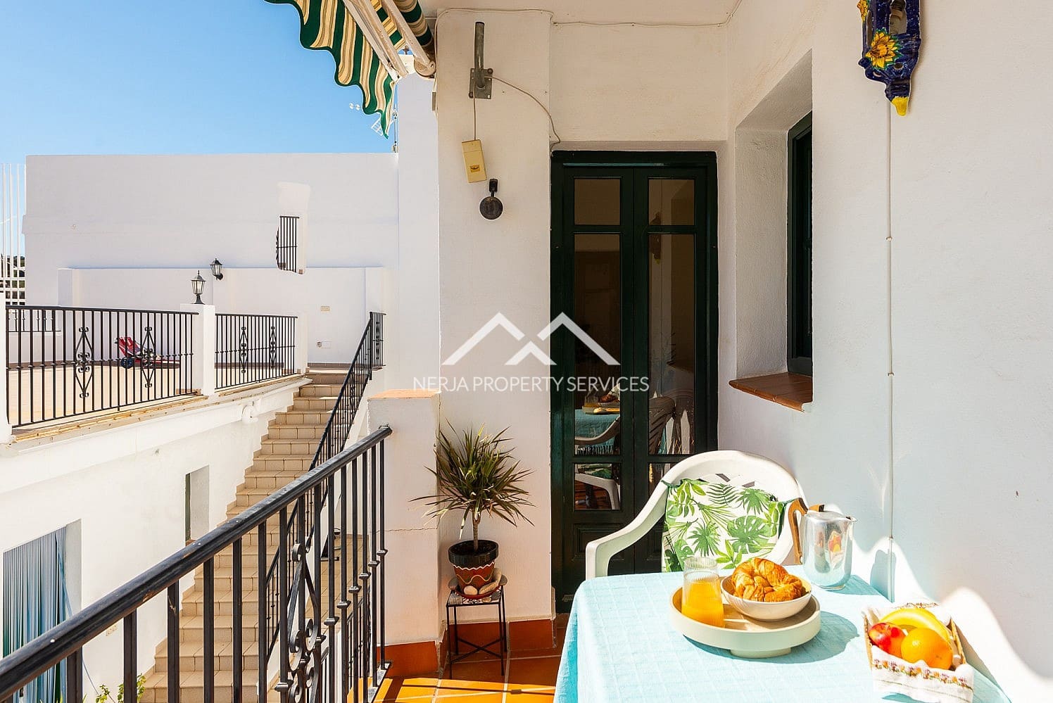 2 bedroom Apartment for sale in Frigiliana with pool - € 230,000 (Ref: 9699681)