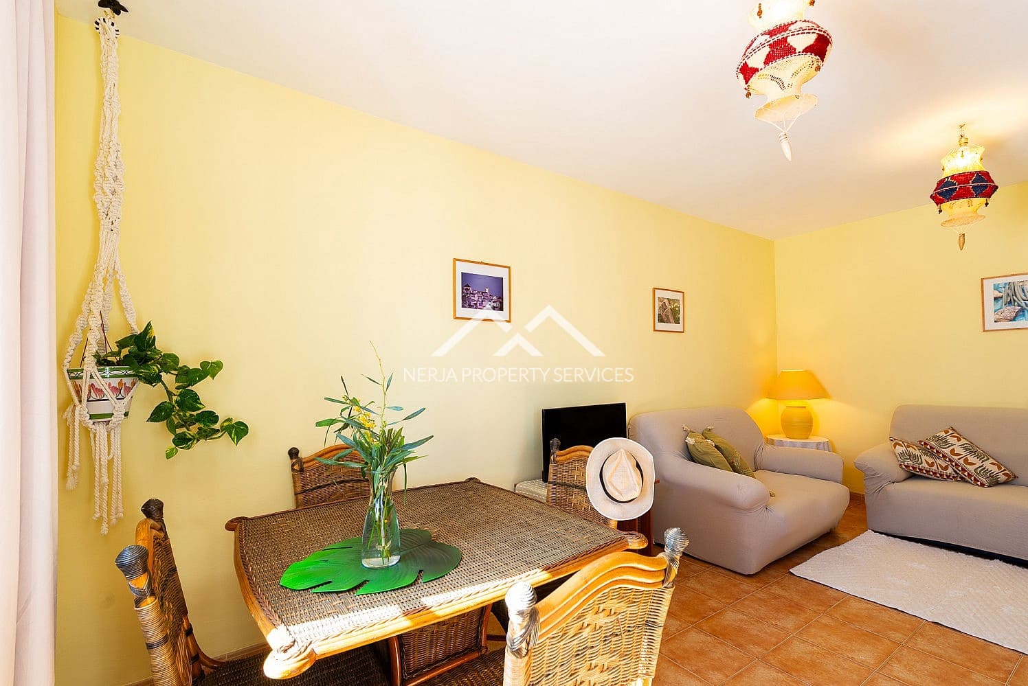 2 bedroom Apartment for sale in Frigiliana with pool - € 230,000 (Ref: 9699681)