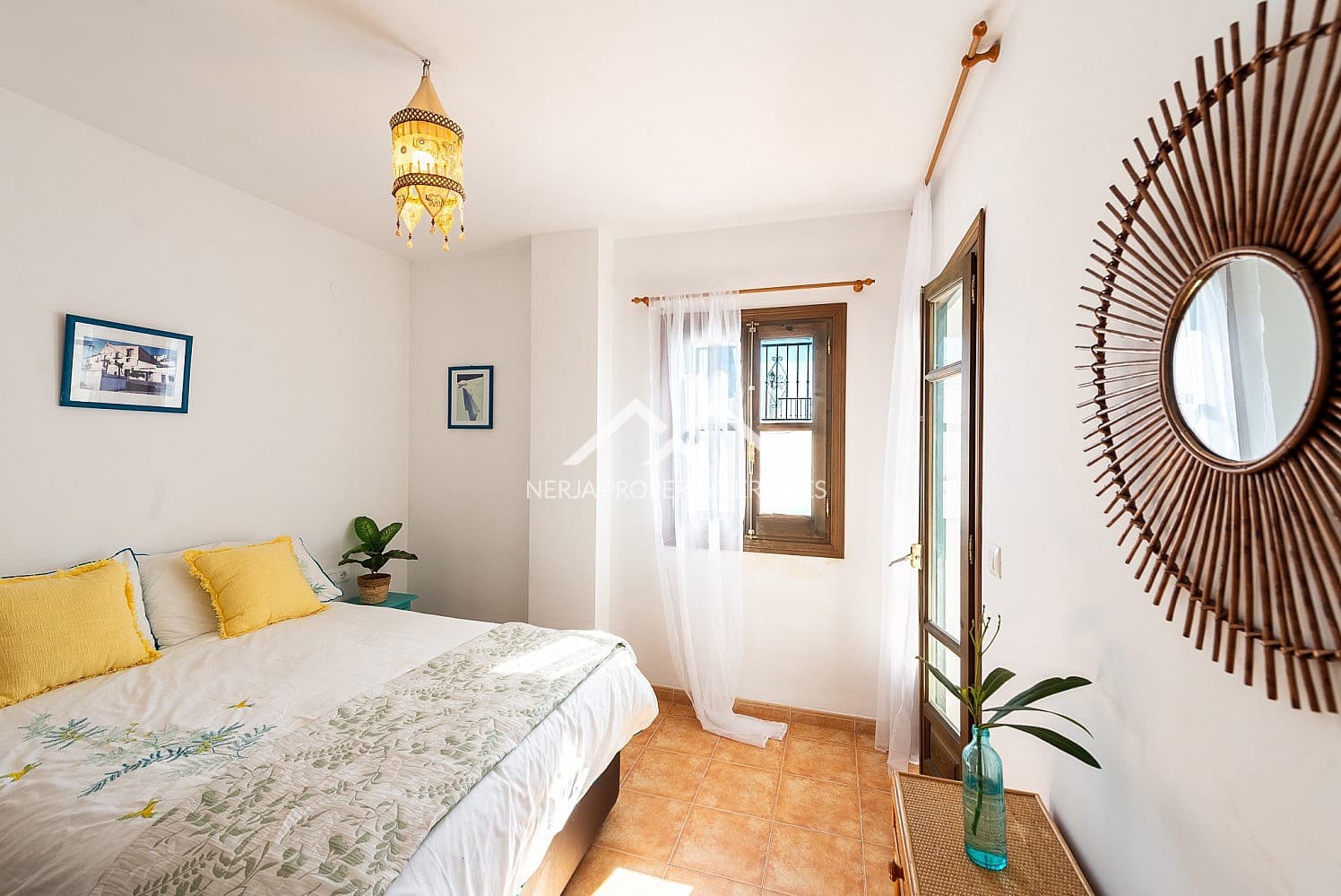 2 bedroom Apartment for sale in Frigiliana with pool - € 230,000 (Ref: 9699681)