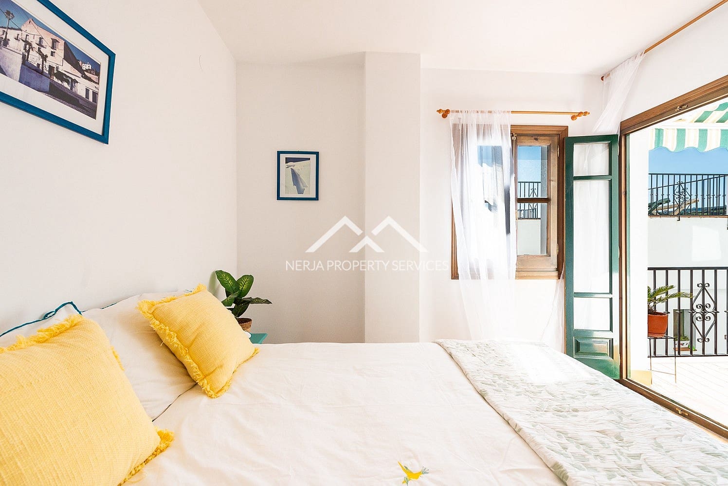 2 bedroom Apartment for sale in Frigiliana with pool - € 230,000 (Ref: 9699681)