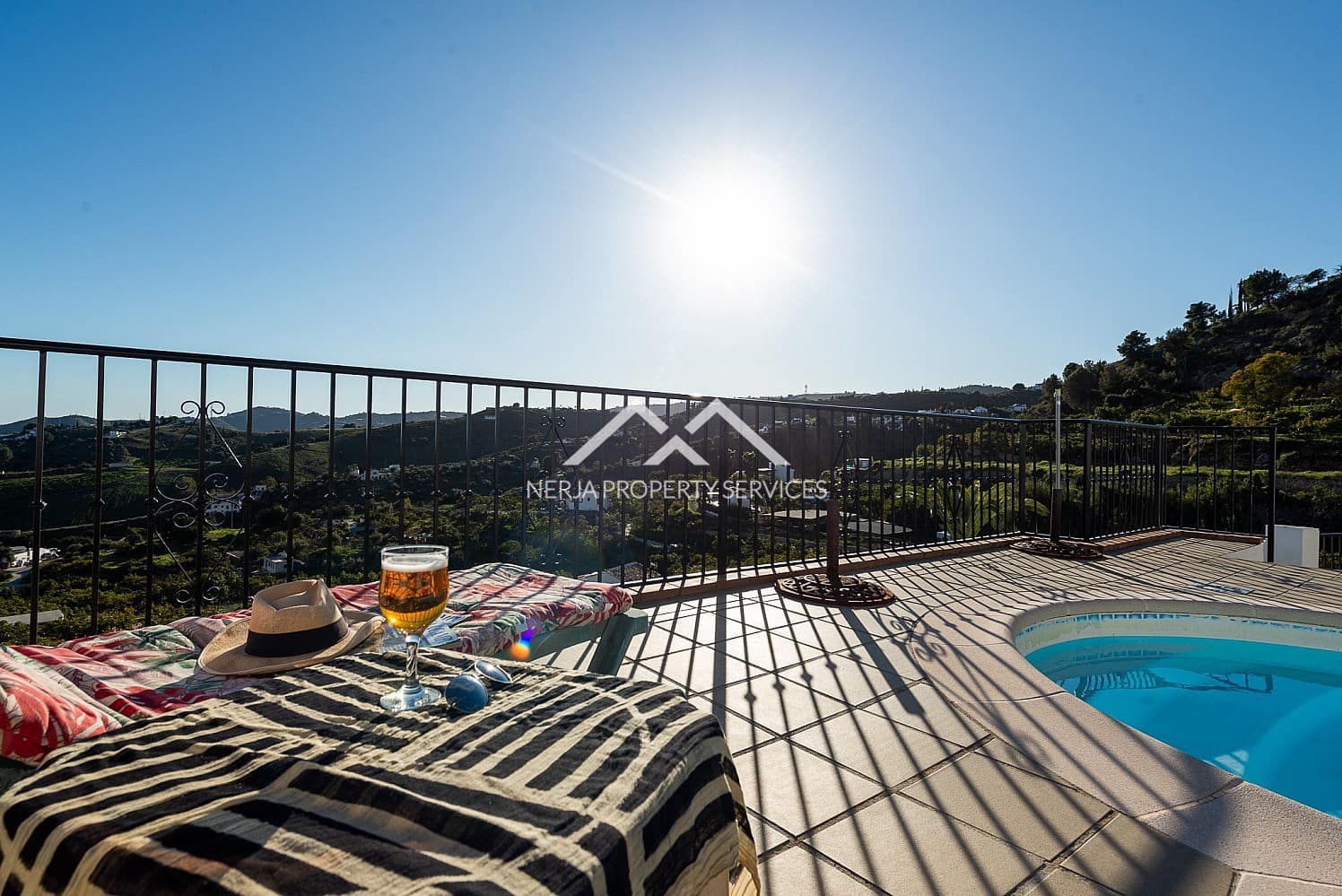 2 bedroom Apartment for sale in Frigiliana with pool - € 230,000 (Ref: 9699681)