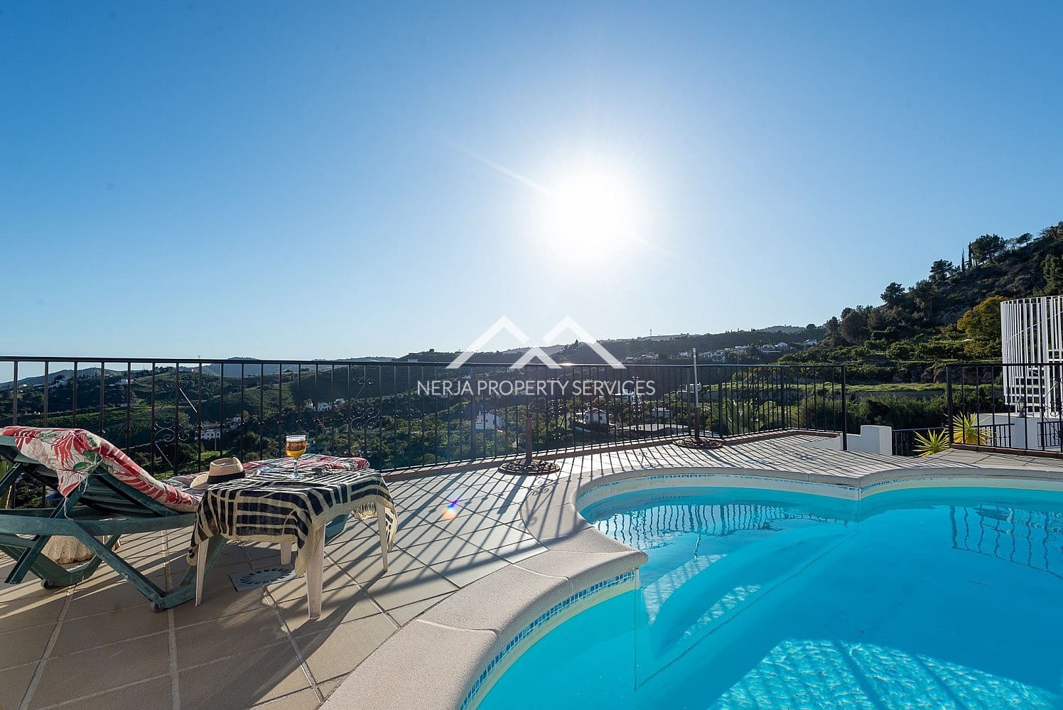 2 bedroom Apartment for sale in Frigiliana with pool - € 230,000 (Ref: 9699681)