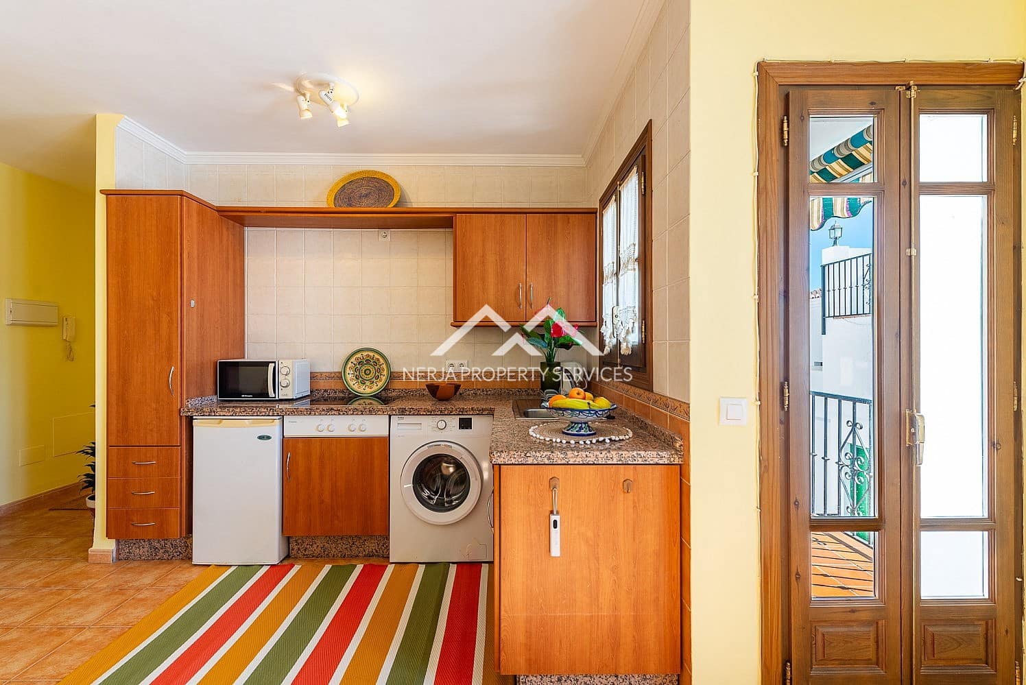 2 bedroom Apartment for sale in Frigiliana with pool - € 230,000 (Ref: 9699681)