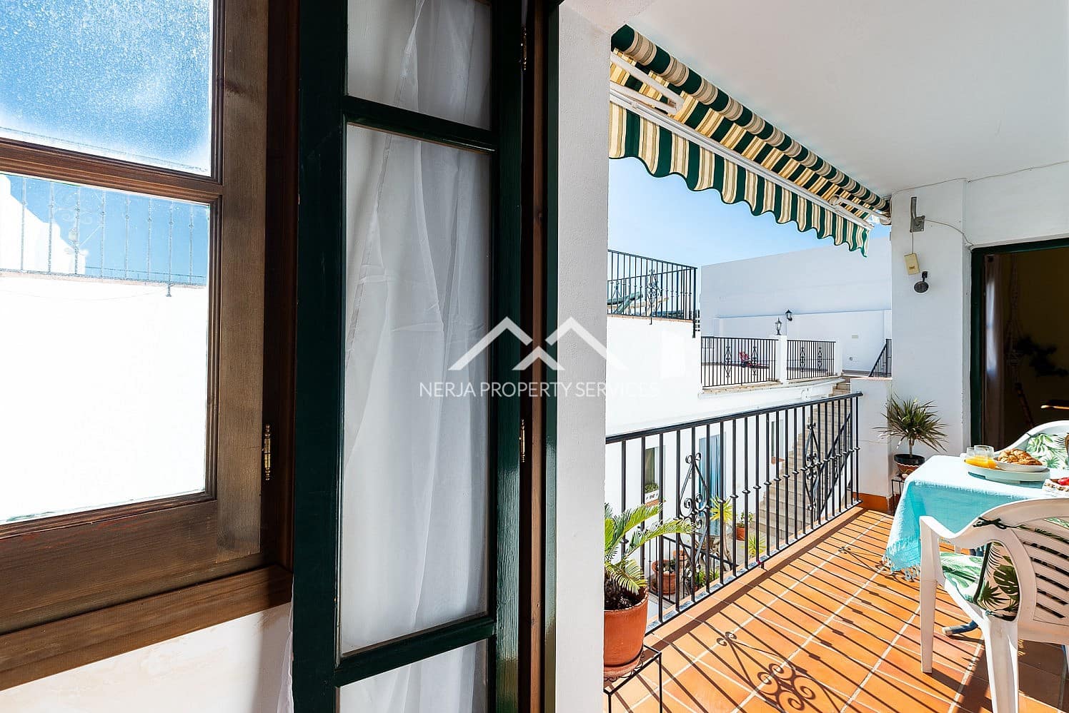 2 bedroom Apartment for sale in Frigiliana with pool - € 230,000 (Ref: 9699681)