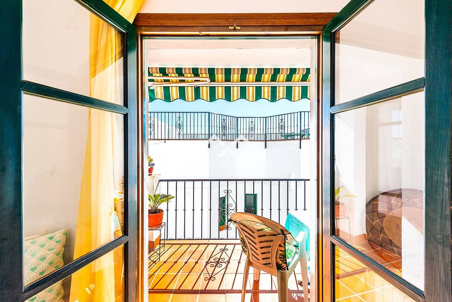 2 bedroom Apartment for sale in Frigiliana with pool - € 230,000 (Ref: 9699681)