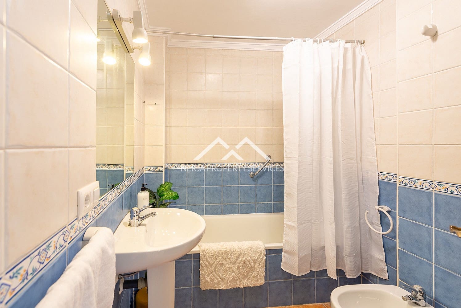 2 bedroom Apartment for sale in Frigiliana with pool - € 230,000 (Ref: 9699681)