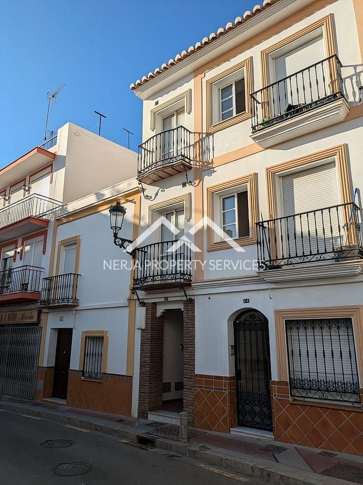 2 bedroom Apartment for sale in Nerja - € 450,000 (Ref: 9699682)