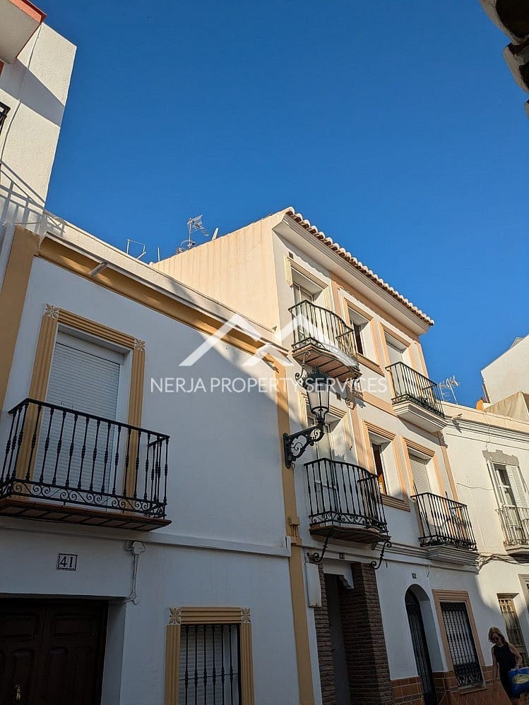 2 bedroom Apartment for sale in Nerja - € 450,000 (Ref: 9699682)