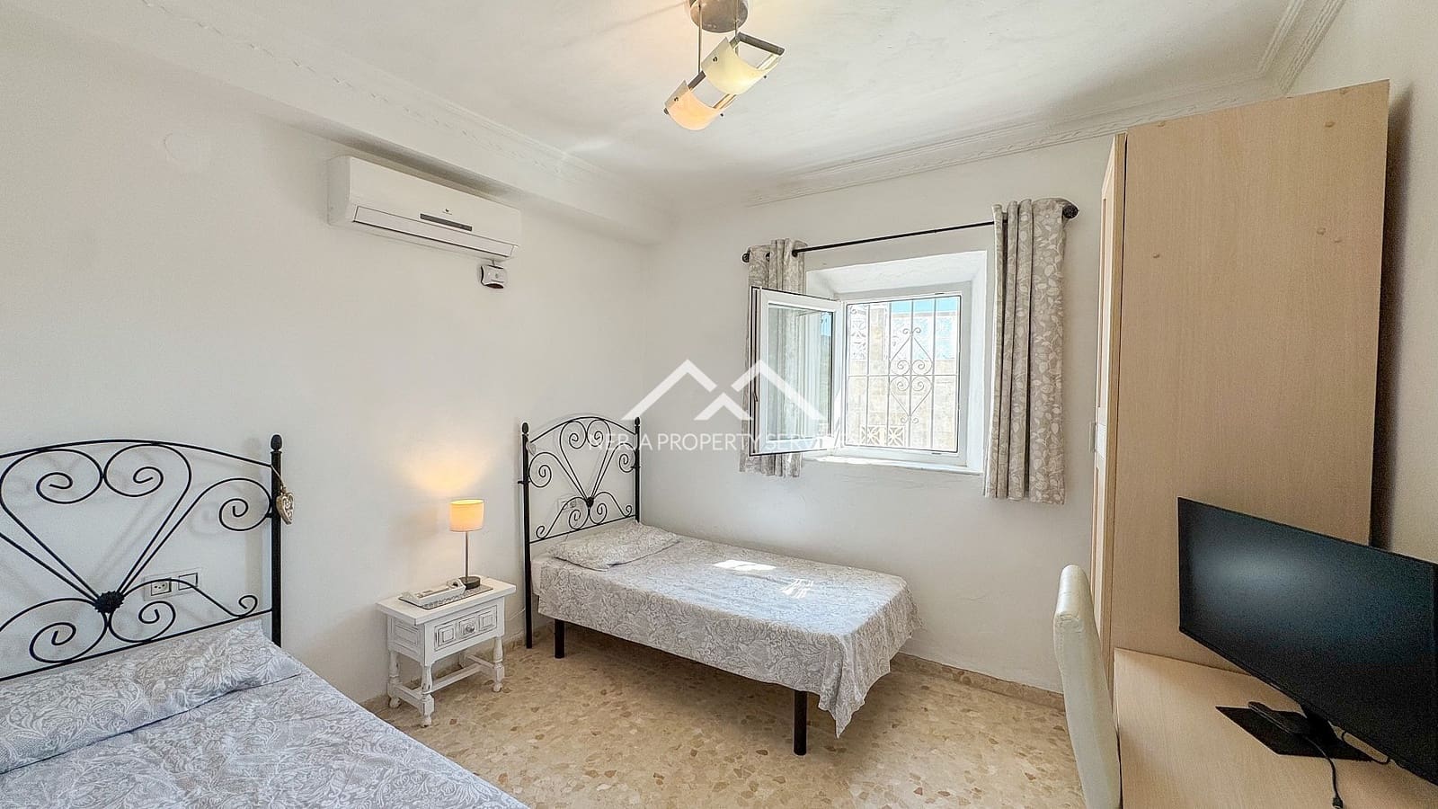 4 soveværelse Villa til salg i Nerja med swimmingpool garage - € 549.000 (Ref: 9748362)