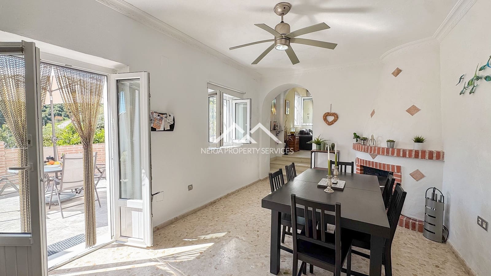 4 soveværelse Villa til salg i Nerja med swimmingpool garage - € 549.000 (Ref: 9748362)