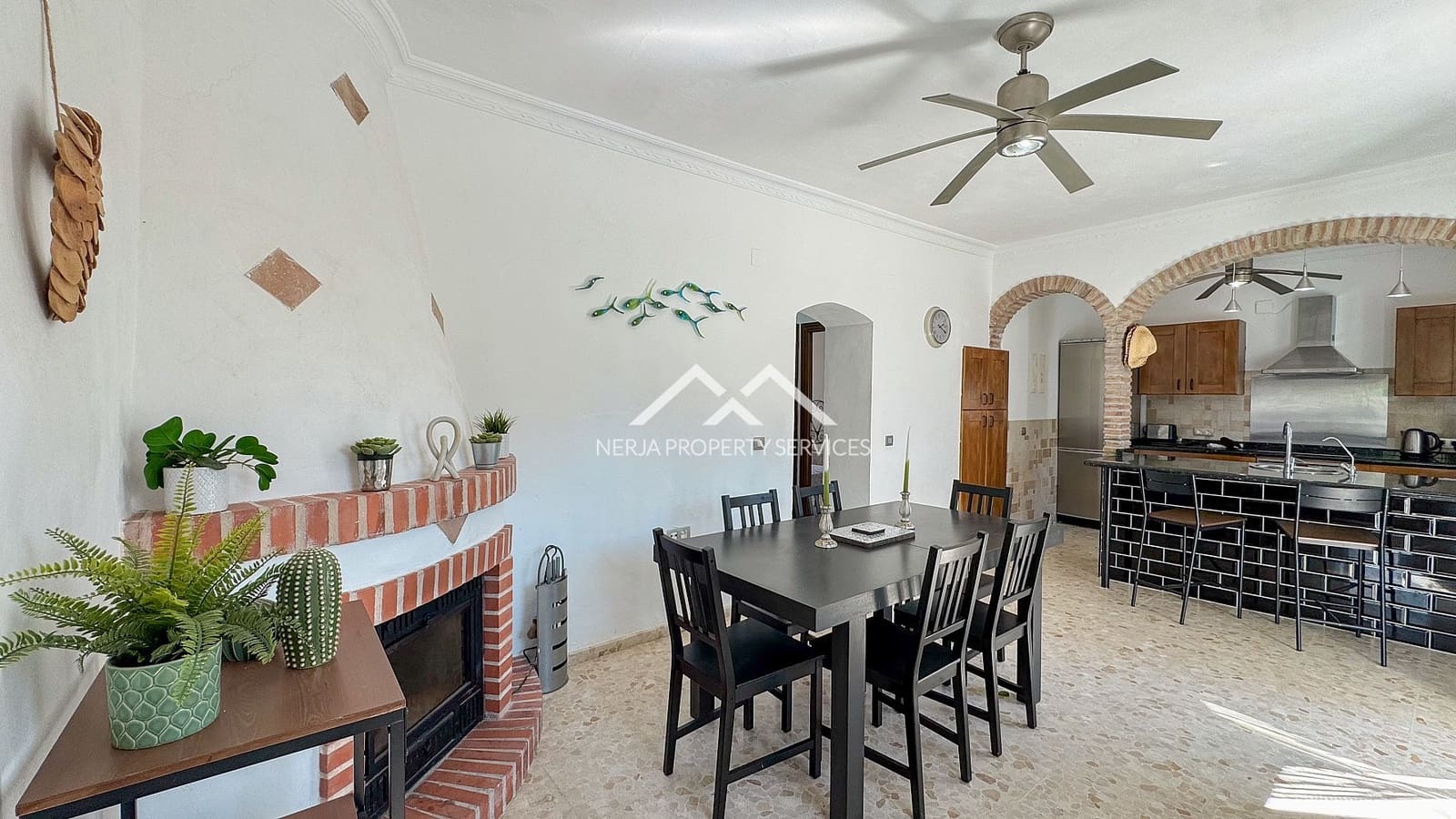 4 soveværelse Villa til salg i Nerja med swimmingpool garage - € 549.000 (Ref: 9748362)