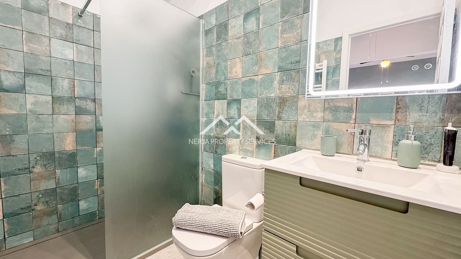 4 soveværelse Villa til salg i Nerja med swimmingpool garage - € 549.000 (Ref: 9748362)