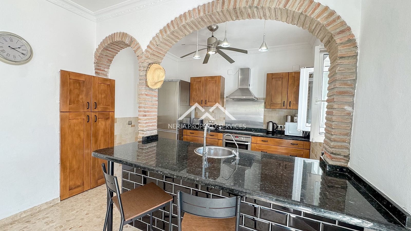 4 soveværelse Villa til salg i Nerja med swimmingpool garage - € 549.000 (Ref: 9748362)