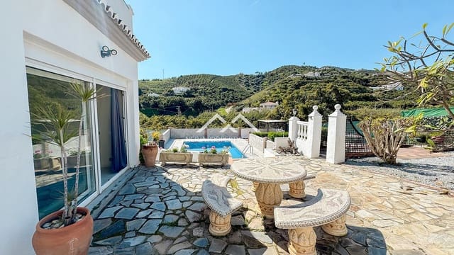 4 soveværelse Villa til salg i Avda Pescia - Ctra de Frigiliana, Nerja med swimmingpool garage - € 549.000 (Ref: 9748362)