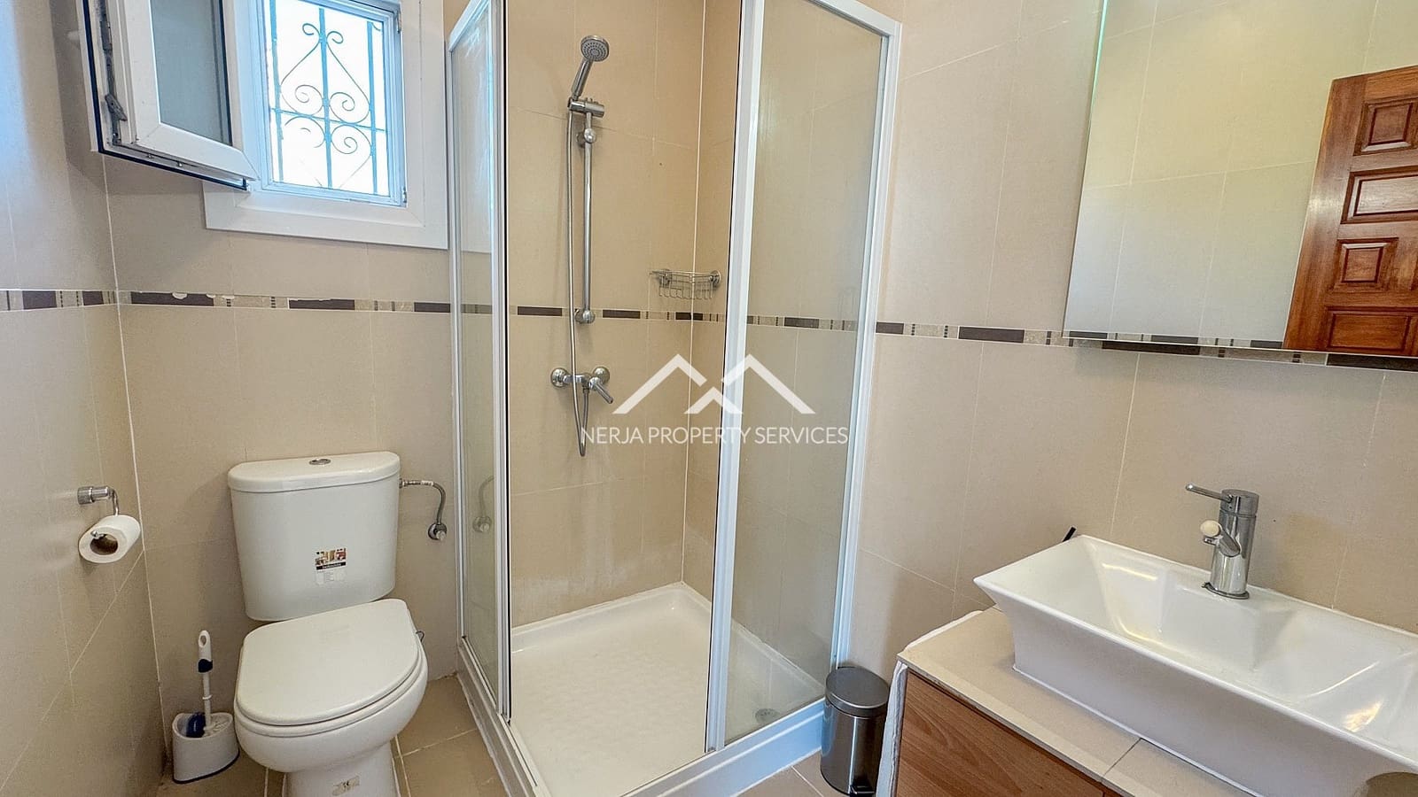 4 soveværelse Villa til salg i Nerja med swimmingpool garage - € 549.000 (Ref: 9748362)