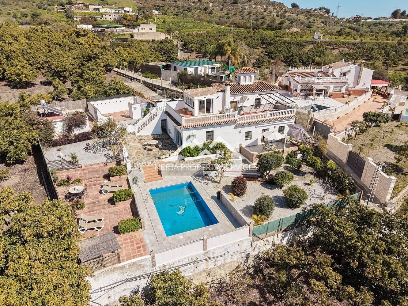 4 soveværelse Villa til salg i Nerja med swimmingpool garage - € 549.000 (Ref: 9748362)