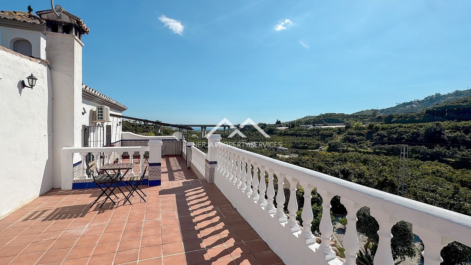 4 soveværelse Villa til salg i Nerja med swimmingpool garage - € 549.000 (Ref: 9748362)