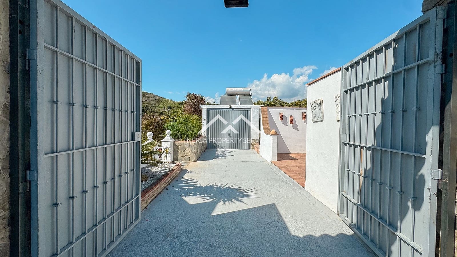 4 soveværelse Villa til salg i Nerja med swimmingpool garage - € 549.000 (Ref: 9748362)