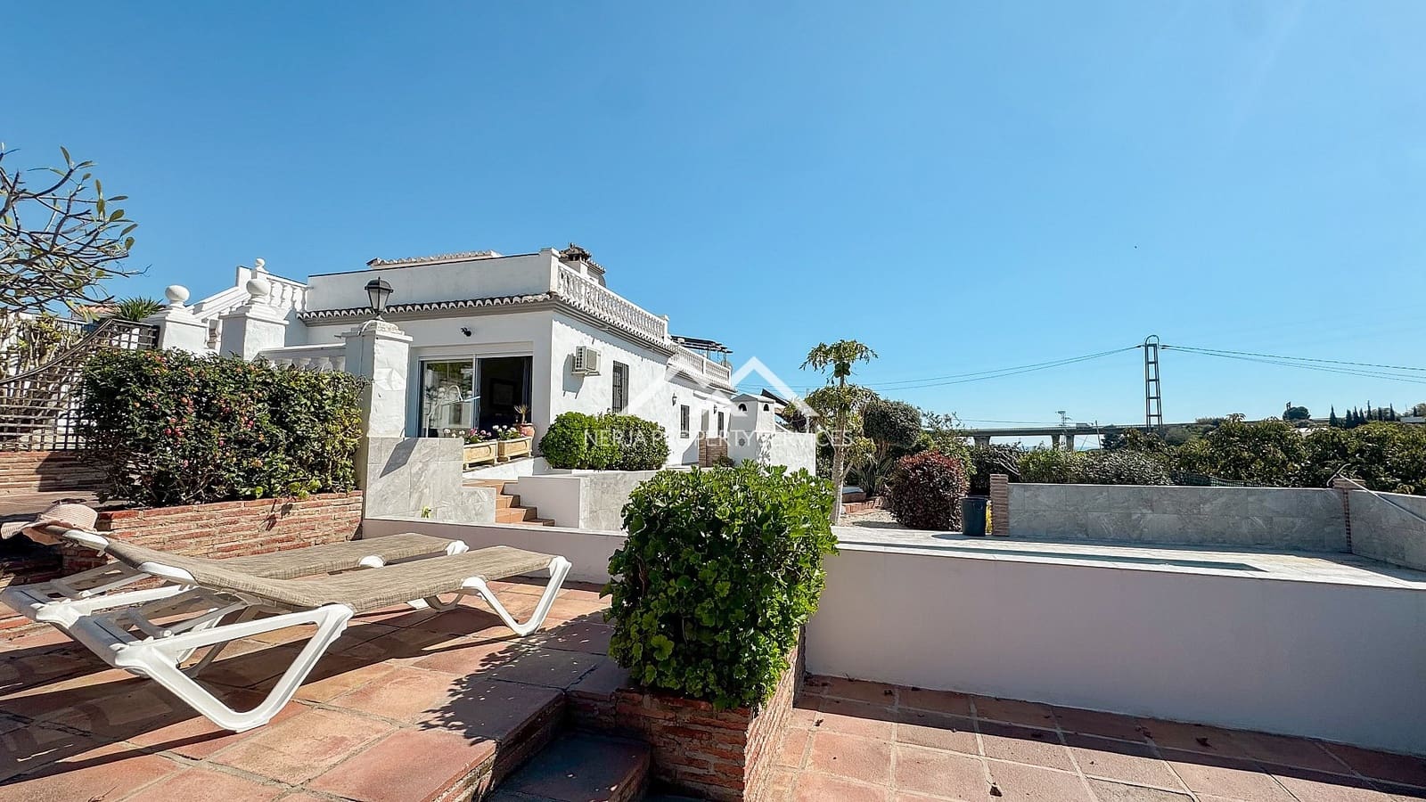 4 soveværelse Villa til salg i Nerja med swimmingpool garage - € 549.000 (Ref: 9748362)
