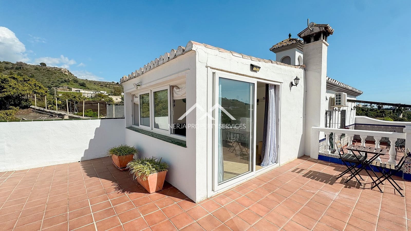 4 soveværelse Villa til salg i Nerja med swimmingpool garage - € 549.000 (Ref: 9748362)