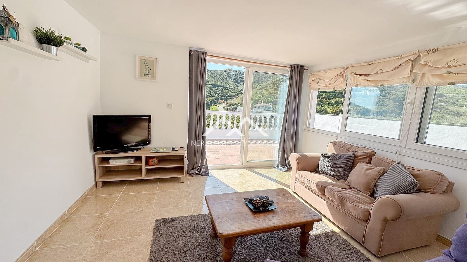 4 soveværelse Villa til salg i Nerja med swimmingpool garage - € 549.000 (Ref: 9748362)