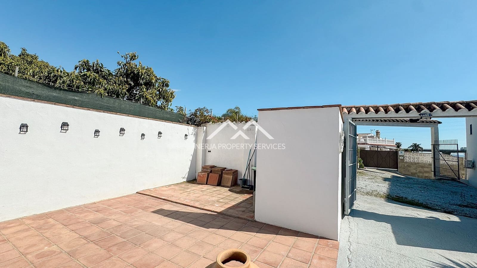 4 soveværelse Villa til salg i Nerja med swimmingpool garage - € 549.000 (Ref: 9748362)