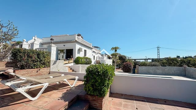 4 soveværelse Villa til salg i Avda Pescia - Ctra de Frigiliana, Nerja med swimmingpool garage - € 549.000 (Ref: 9748362)