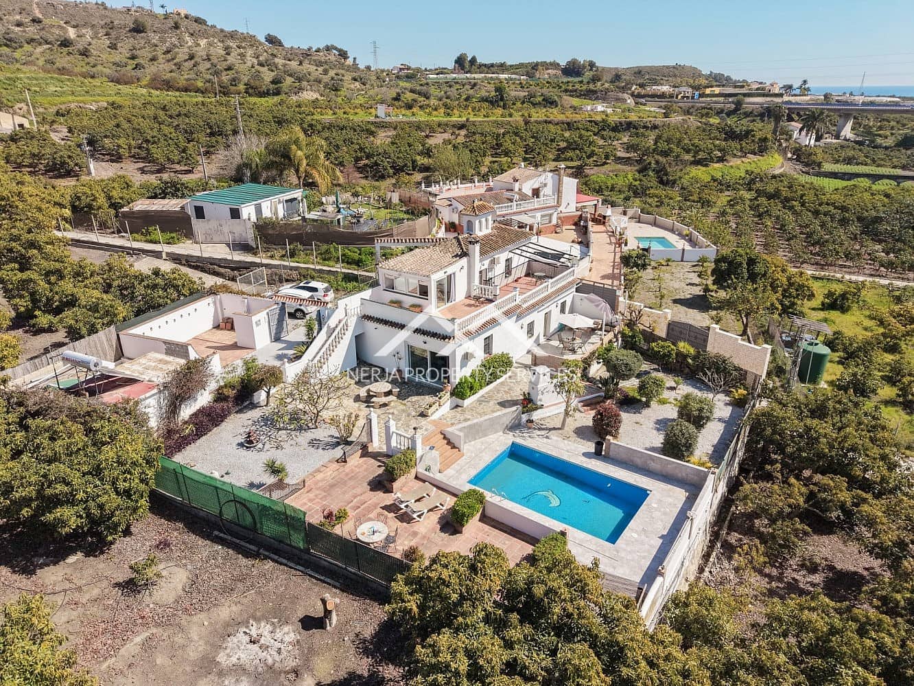 4 soveværelse Villa til salg i Nerja med swimmingpool garage - € 549.000 (Ref: 9748362)