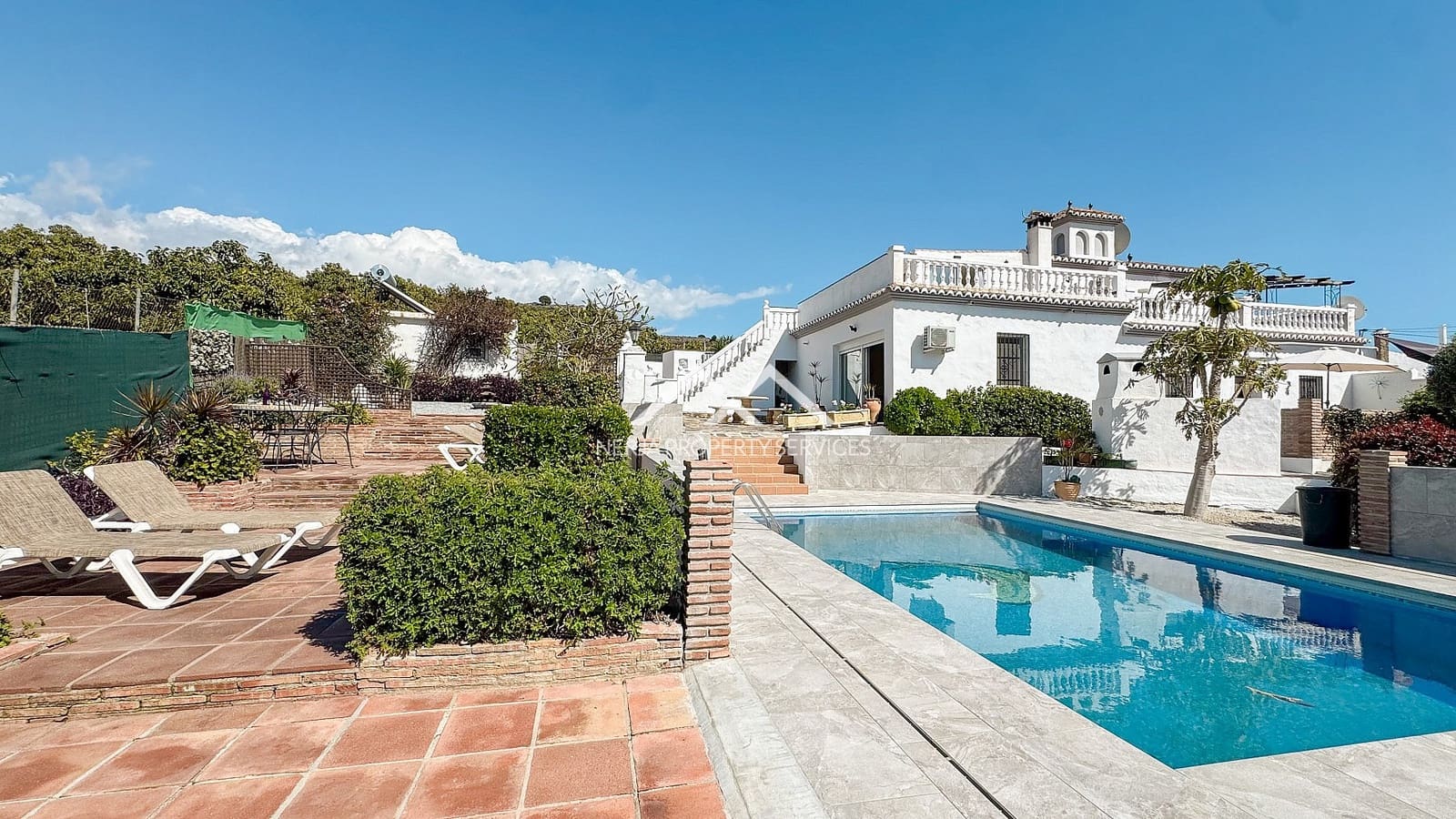4 soveværelse Villa til salg i Nerja med swimmingpool garage - € 549.000 (Ref: 9748362)