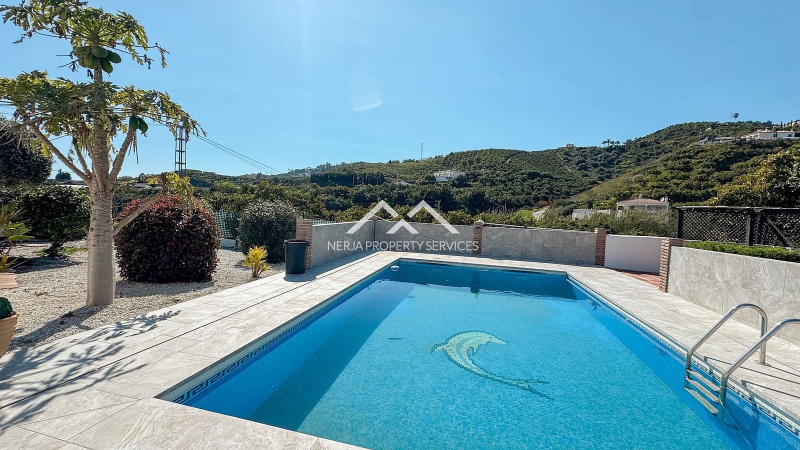 4 soveværelse Villa til salg i Nerja med swimmingpool garage - € 549.000 (Ref: 9748362)