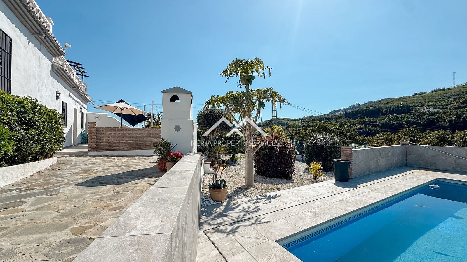 4 soveværelse Villa til salg i Nerja med swimmingpool garage - € 549.000 (Ref: 9748362)
