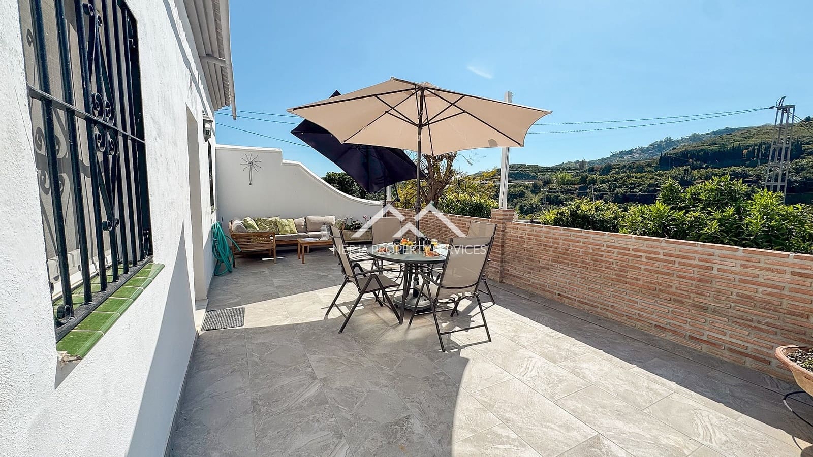 4 soveværelse Villa til salg i Nerja med swimmingpool garage - € 549.000 (Ref: 9748362)