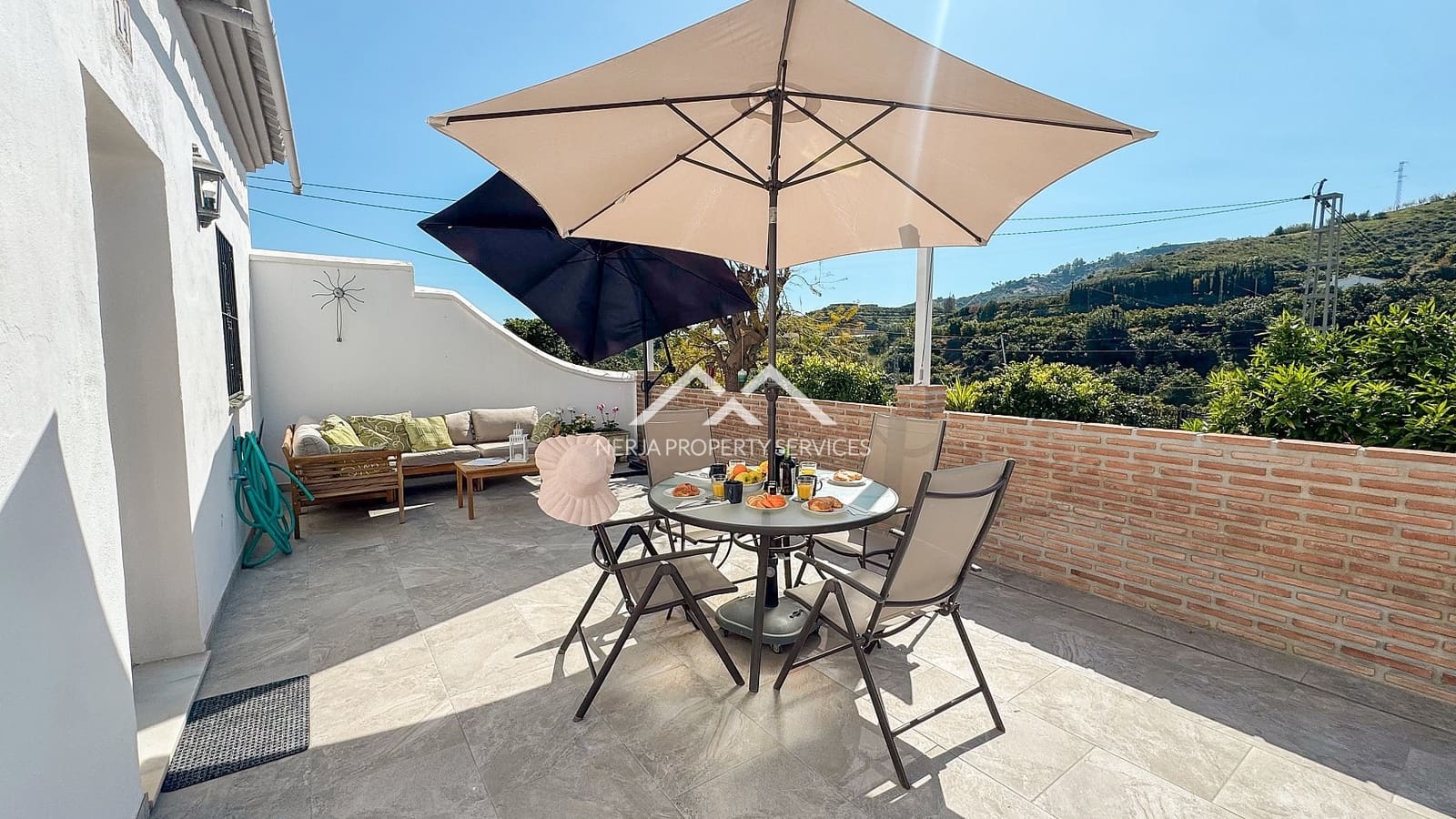 4 soveværelse Villa til salg i Nerja med swimmingpool garage - € 549.000 (Ref: 9748362)