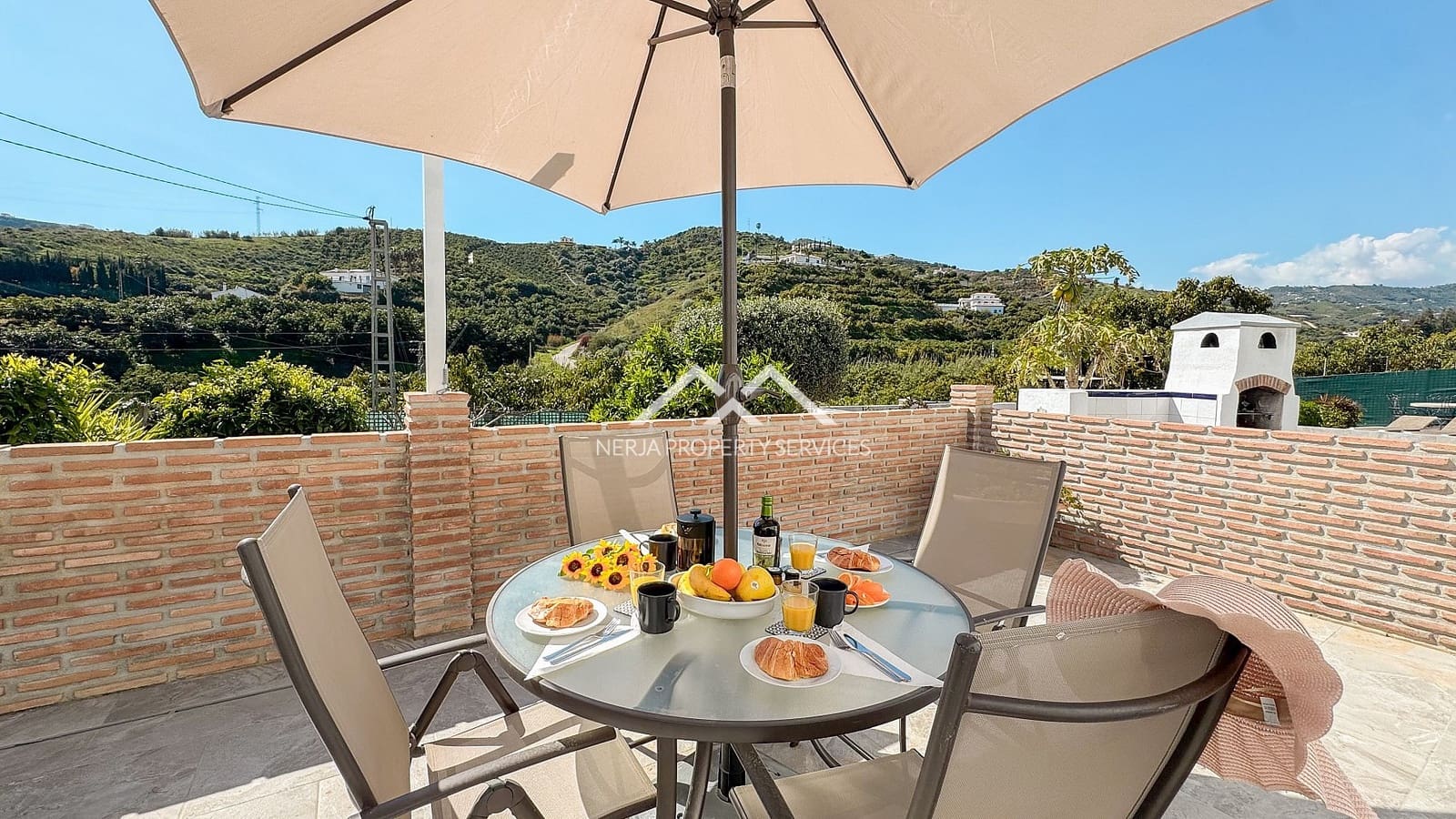 4 soveværelse Villa til salg i Nerja med swimmingpool garage - € 549.000 (Ref: 9748362)