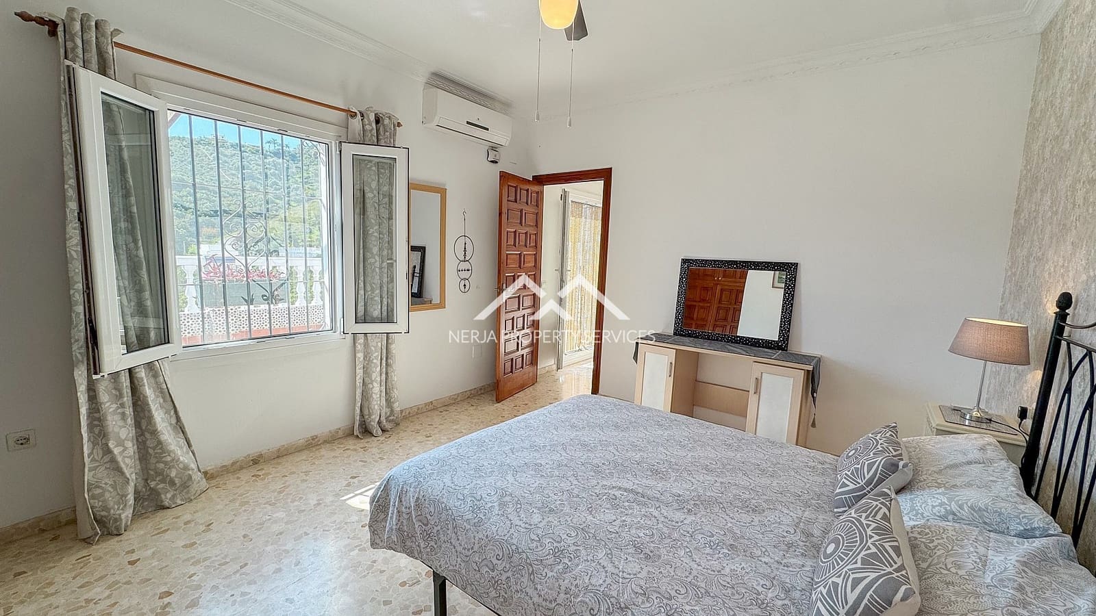 4 soveværelse Villa til salg i Nerja med swimmingpool garage - € 549.000 (Ref: 9748362)