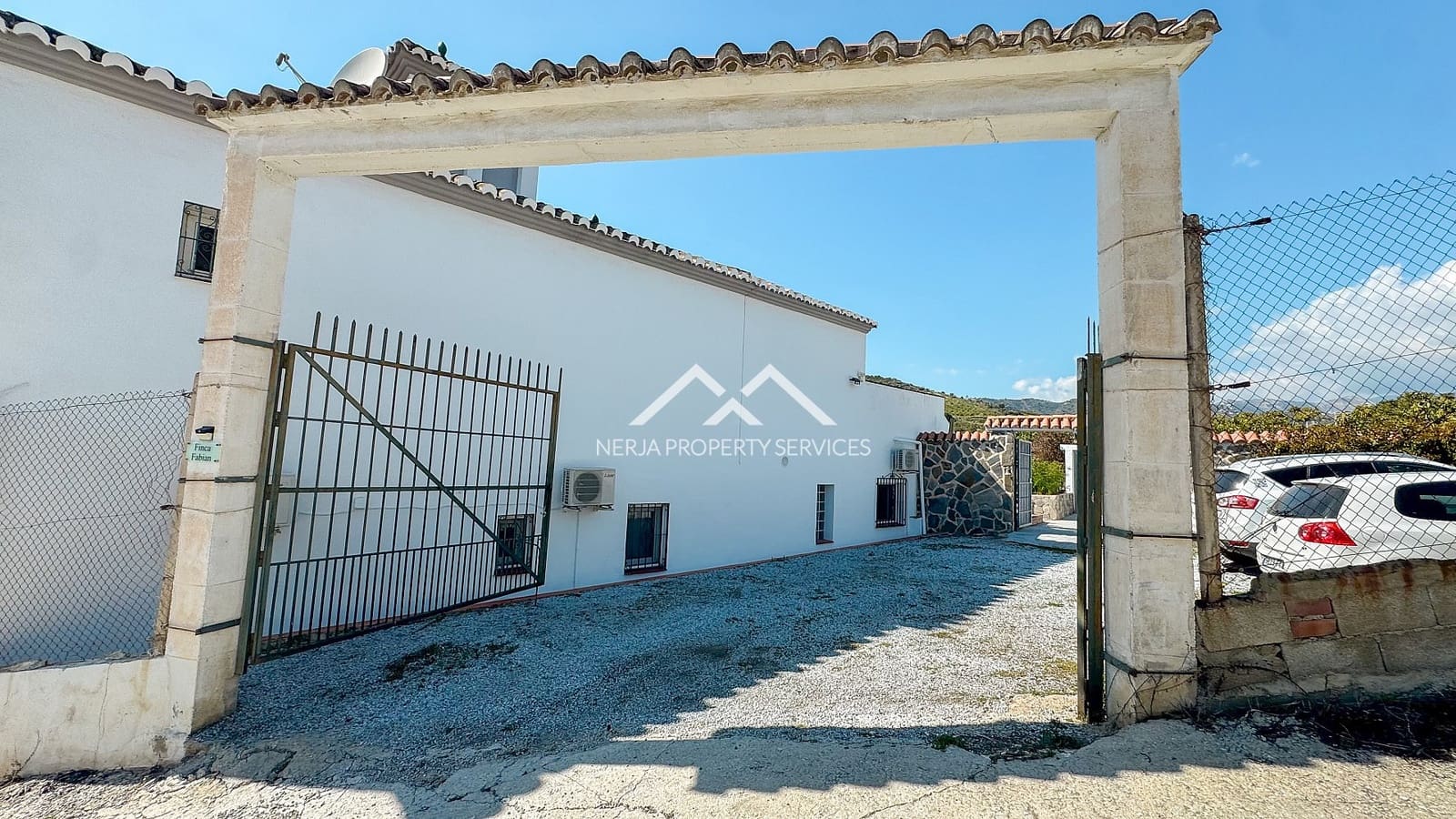 4 soveværelse Villa til salg i Nerja med swimmingpool garage - € 549.000 (Ref: 9748362)
